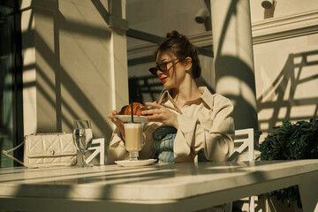 A girl in a cafe puts a plate of kurosan on the table with both hands