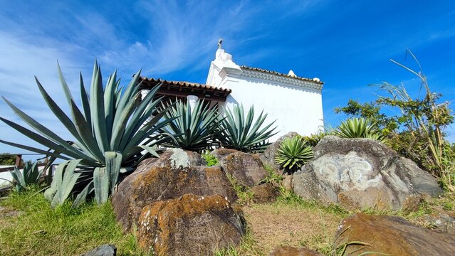 house on the beach, cabo frio, morro da guia, castelo antigo, cabo frio praia, canal itajuru , pilares brancos, telhado antigo