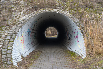 Fototapeta na wymiar tunnel in city