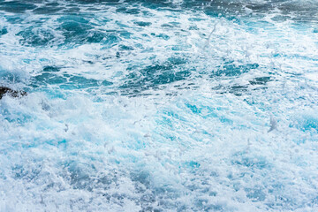 沖縄喜屋武岬に打ち付ける白波