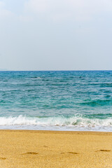 沖縄の海の浜辺と水平線