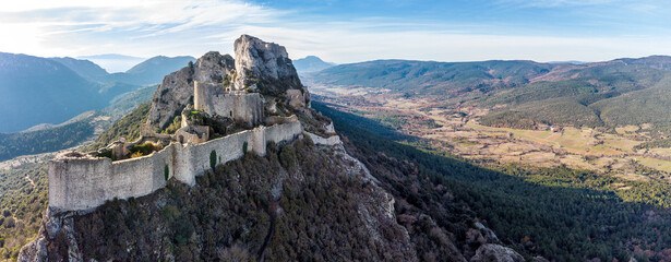 Château de Peyrepertuse dans l'Aude en France	