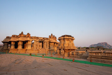 Vijaya Vitthala temple in Hampi with stone charriot in the background