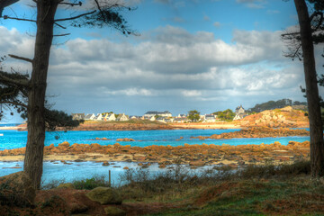 Fototapeta premium Belle vue sur la côte de granit rose à Landrellec en Bretagne - France