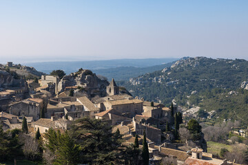 Fototapeta na wymiar Village médiéval des Baux-de-Provence depuis le donjon du château fort
