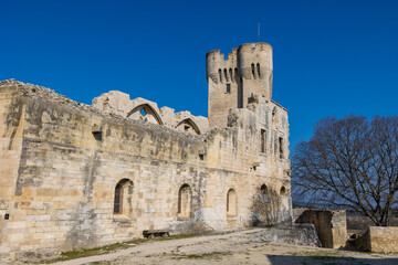 Tour Pons de l’Orme de l'Abbaye de Montmajour, ouvrage défensif XIVe siècle haut de vingt-six mètres
