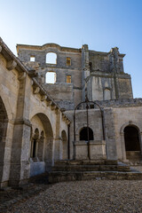 Fototapeta na wymiar Ruines du monastère Saint-Maur de l'Abbaye de Montmajour, construit dans un style classique au XVIIIe siècle