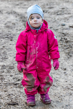 The little girl fell into the dirt