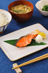 鮭の焼き魚　Grilled salmon