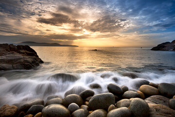 Obraz premium Long exposure of sea and stones, beautiful sunrise in Quy Nhon city, Vietnam