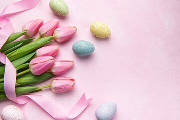Obraz na płótnie Canvas Pink tulips and Easter eggs background