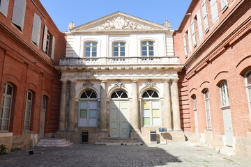 Fototapeta na wymiar L'université de Perpignan, vue de l'extérieur, ville de Perpignan, département des Pyrénées Orientales, France