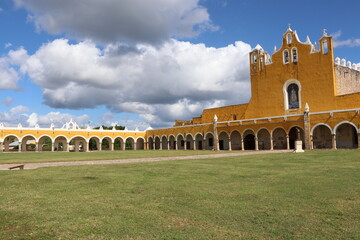 Día soleado en el Convento de San Antonio de Padua
