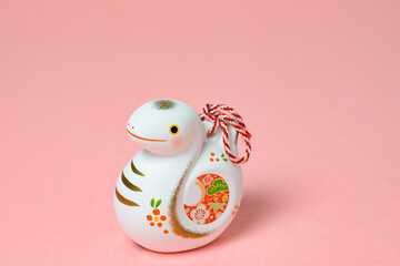 可愛いヘビの置物　ヘビのイメージ