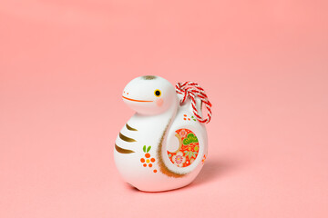 可愛いヘビの置物　ヘビのイメージ