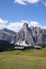 Blick von der Pralongia-Hochebene zum Sass Songher