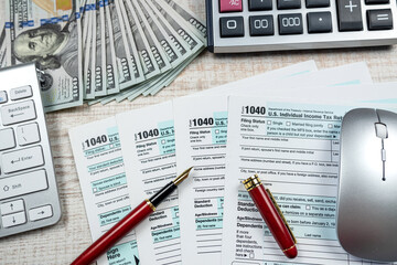 1040 Individual Income Tax Return dollar pen anc calculator