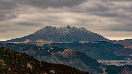 冠雪した阿蘇山