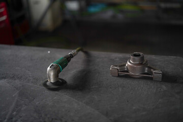 サンダーと加工部品