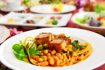 イタリアン料理　ベーコンと大豆のトマトパスタ