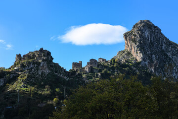 Fototapeta na wymiar Ruines de San Sevrino di Centola, Cilento, Italie