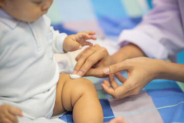 pediatrician Hand hold vaccine liquid injection in syringe for injecting child baby infant. small syringe needle for infant prevention flu by vaccination immunity in Pediatrics hospital clinic. - obrazy, fototapety, plakaty