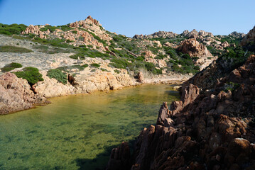 Veduta della baia e spiaggia di Cala Cruxitta 