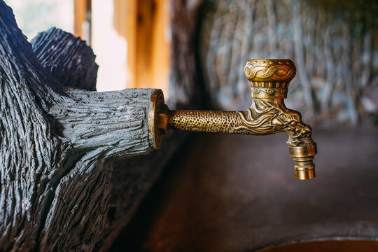 Brass Water Faucet Bathroom Faucet Dragon Head Faucet Sanitary Ware Vintage Interior Faucet