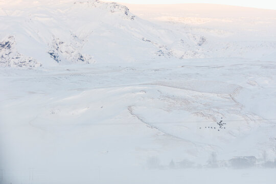 imagen de paisaje con una montaña nevada 