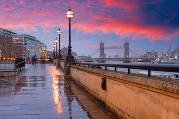 Fototapeta premium The skyline of London after sunset time: Tower Bridge and Thames riverside