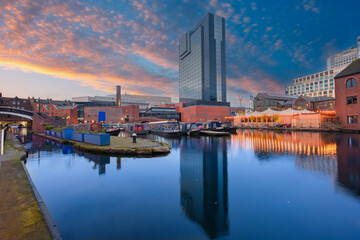 Sunset and brick buildings alongside a water canal in the central Birmingham, England - obrazy, fototapety, plakaty
