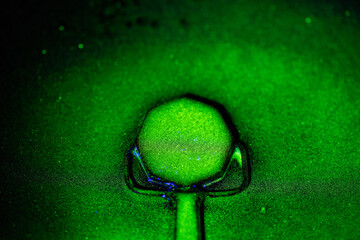 Brass green contrast of magnetic field fluorescent test pie gauge