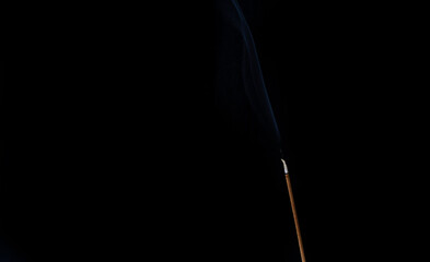 smoke on black background by incense sticks.
Rauch auf dem schwarzen Hintergrund von...