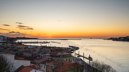 Fototapeta premium Sunset at the harbour in Porto, Portugal.