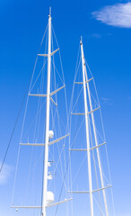 Obraz premium sailing ship on blue sky