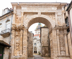 Obraz premium Besançon, France: Feb 2023 Tourist Locations River, Historical Sites, Church, Buildings, Scenic views 