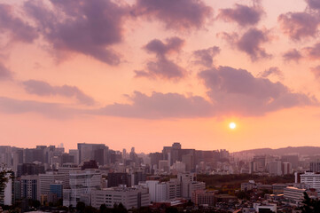 Fototapeta premium pink sweet sunset of Seoul cityscapes with high rise office buildings and skyscrapers in Seoul city, Republic of Korea in winter blue sky and cloud
