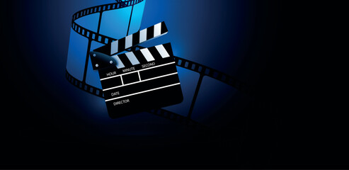 Obraz na płótnie Canvas bobina cinema con pellicola, spettacolo, film, su sfondo blu 