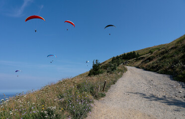 Parachute ascensionnel, Chaine des Puys, volcans, Puy de Dôme, Auvergne, Auvergne-rhone-alpes, France	