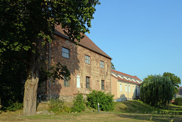 Fototapeta na wymiar Burg Beeskow an der Spree