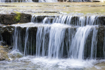 Obraz premium Waterfall outdoors over rocks