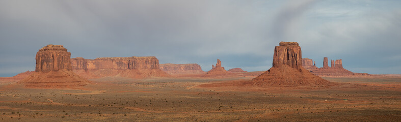 Fototapeta premium Monument Valley Panorama photo, All Buttes in sight