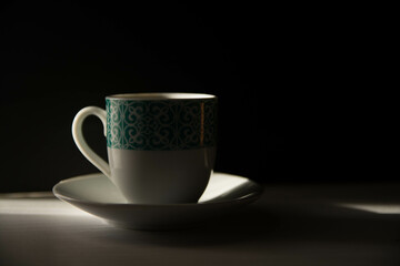 Taza de café con la luz del sol. Concepto. Copy space.