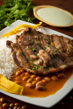 Chuleta con menestra de fr&eacute;joles