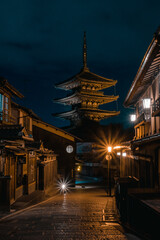 Fototapeta premium Pagoda at night in Kyoto, Japan
