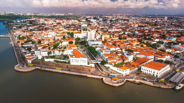 Centro Hist&oacute;rico S&atilde;o Lu&iacute;s Maranh&atilde;o Patrim&ocirc;nio UNESCO Colonial Azulejos Fachadas Taipa Telhados Venezianas Abandonado Pal&aacute;cio Le&otilde;es Sede Governo Estado Pal&aacute;cio La Ravardi&egrave;re Prefeitura Drone A&eacute;rea