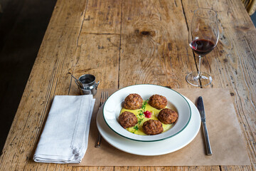 meat meatballs with mashed potatoes