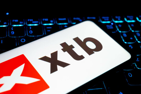Logo from XTB is displayed on the screen of a Smatphone, XTB an Accords Broker, Investment Market, Day Trader