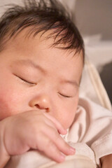 日本人の赤ちゃんの寝顔