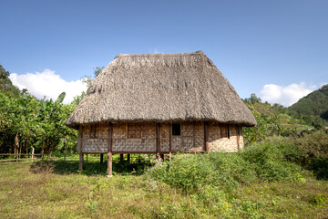 Plakat Rong house in Bahnar villages in Highland Vietnam. Rong house is used as a place to organize festivals, village meetings, is the communal house of Bahnar, Jar